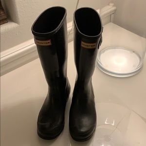 Hunter Boots: Girls Size 4. Black.